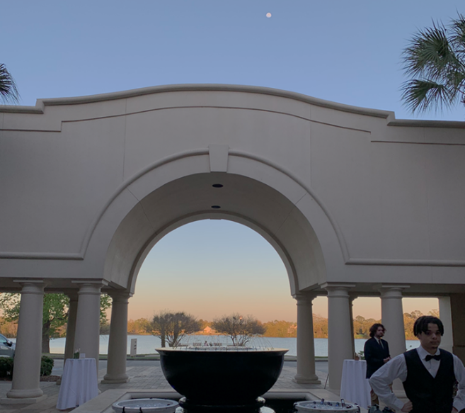 Exterior of of Lod Cook Alumni Center and LSU Lake